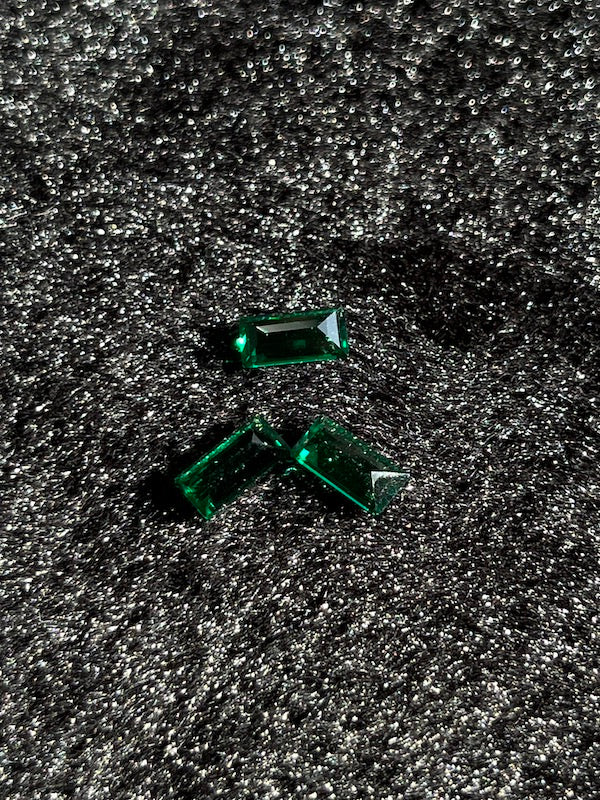 Nano Emerald Green Baguette 4x8mm (5pc)