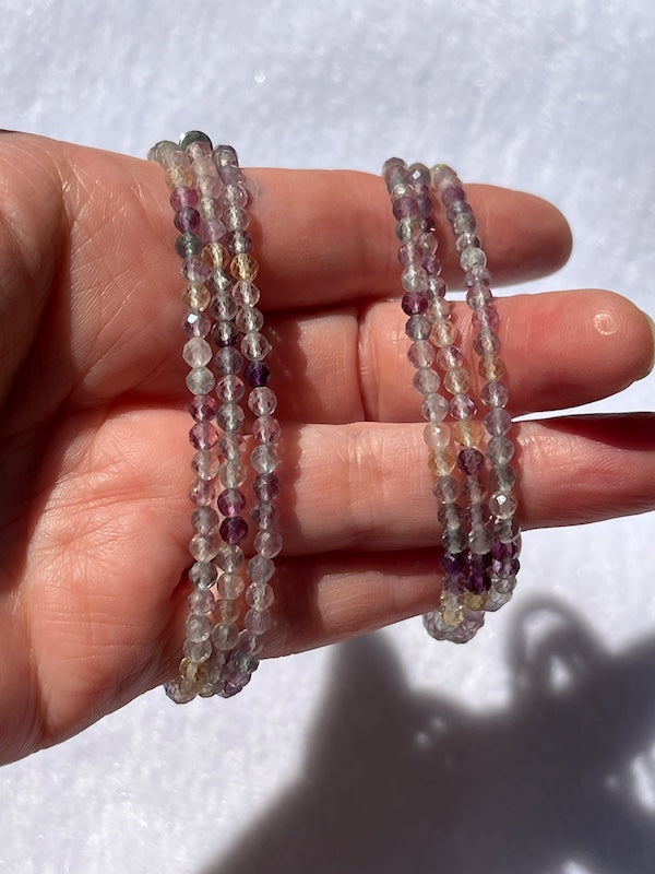 Bracelet Flourite, faceted colourful beads, 4mm with 3 laps and a magnetic clasp.