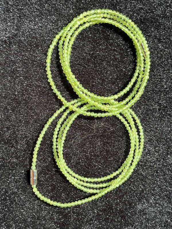 Bracelet, Faceted delicate Peridot beads, with magnetic clasp, 4 laps