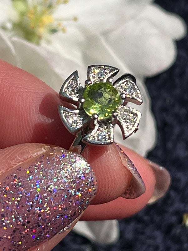 Sterling plated peridot spinner ring