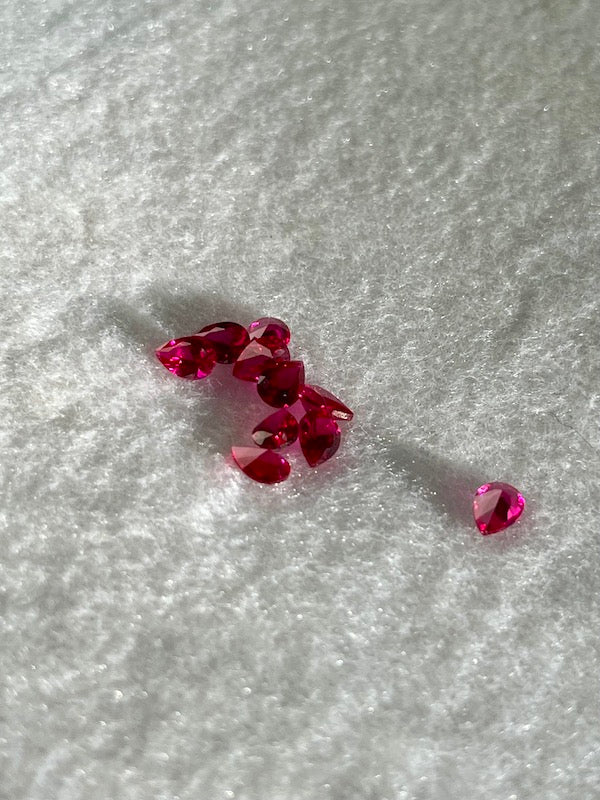 Lab Ruby, Fuchsia Pink Pear Gem 5x7 mm (5pc)