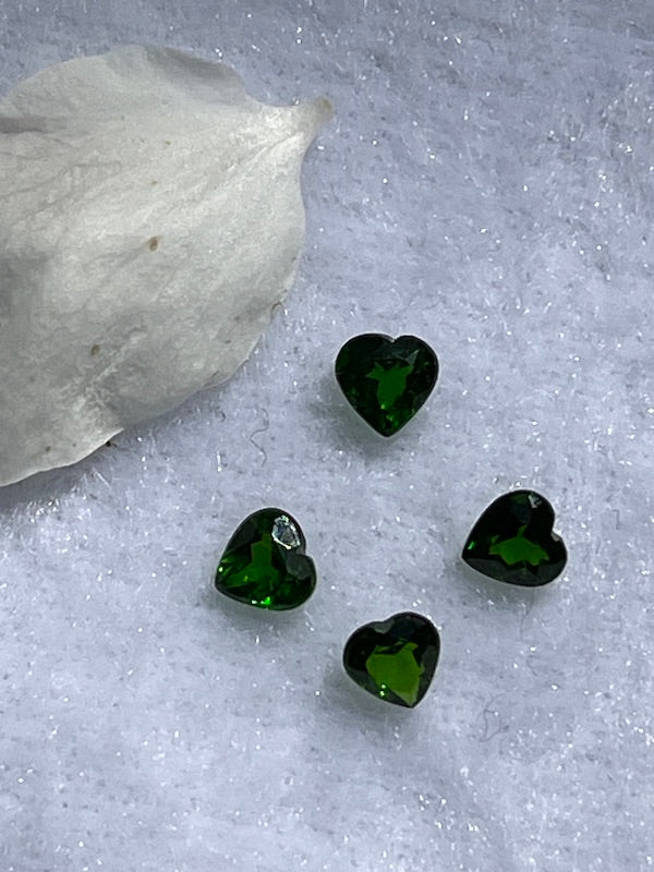 Chrome Diopside Heart 5mm (1pc)