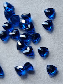 Lab Sapphire dark Blue, Faceted Trillion, 3mm (10pc) - Metal Clay