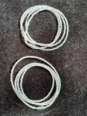 Bracelet, Faceted delicate  Grey Moonstonebeads, with magnetic clasp, 4 laps