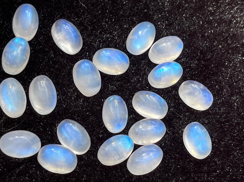 Moonstone, Oval, Cabochon, Rainbow5x7mm (1pc)