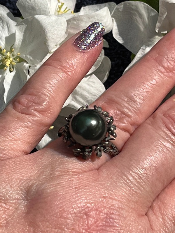 Natural Tahiti Pearl ring in sterling silver band. Fits all sizes