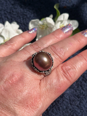 Natural Freshwater Pearl ring in antique style SS band. Fits all sizes