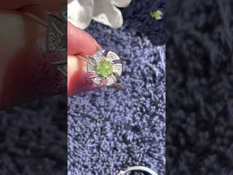 Ring, Peridot of 5mm in the centre, Silver Plated ring, fidget, spinner ring. Adjustable size