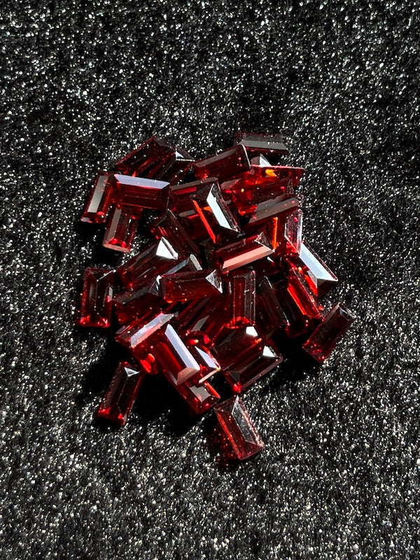 Cubic Zirconia Red Baguette 4x8mm (5pc)