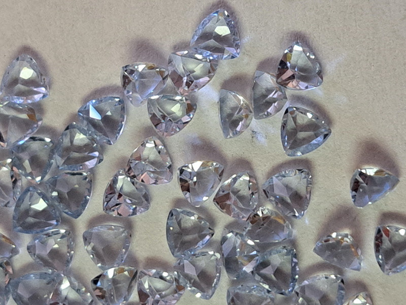 Lab Sapphire light aquamarine colour, Faceted Trillion, 3mm (5pc)
