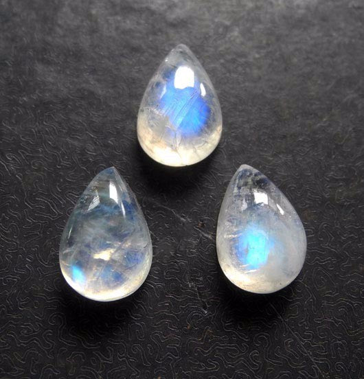 Moonstone Rainbow  Pears 5x7mm (1pc)