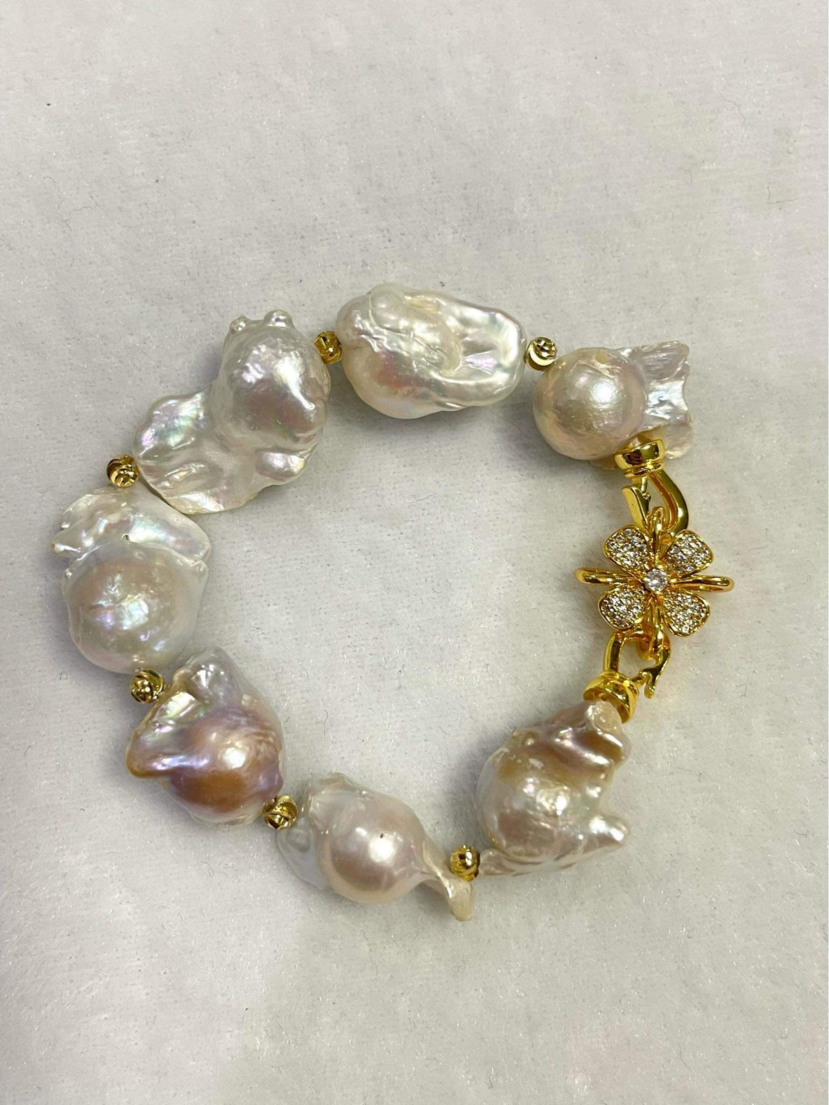Bracelet, Mabe Pearl, with accent beads and flower clasp