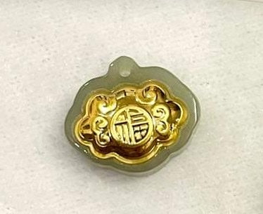 Pendant Hetian Jade, with 18 k gold foil accent