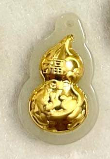 Pendant Hetian Jade, with 18 k gold foil accent